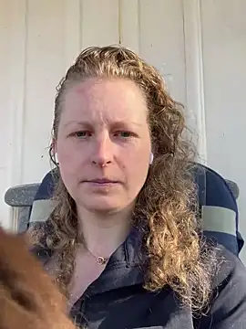 Girlnina-1995 online show from March 6, 2026, 11:06 am