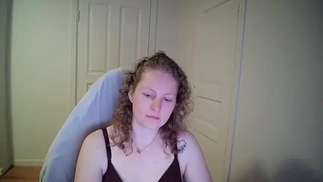 Girlnina-1995 online show from April 17, 2026, 9:34 am