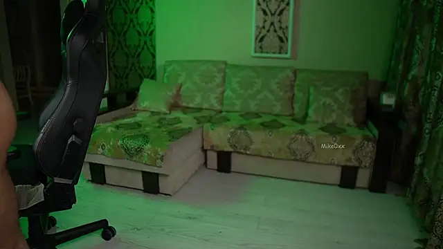 Snapshot of mike0xx chatting on November 30, 2025, 11:14 am mike0xx online show from November 30, 2025, 11:14 am