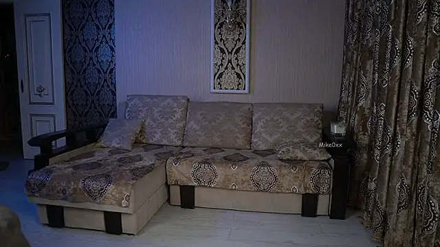 Snapshot of mike0xx chatting on December 3, 2025, 4:42 am mike0xx online show from December 3, 2025, 4:42 am