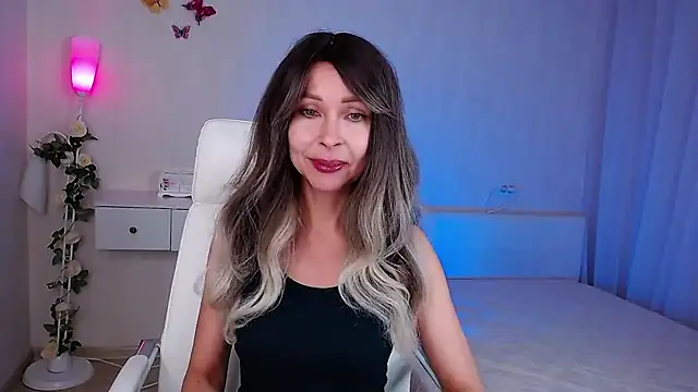 Snapshot of wendifoste chatting on October 17, 2025, 6:43 pm wendifoste online show from October 17, 2025, 6:43 pm