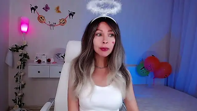 Snapshot of wendifoste chatting on October 31, 2025, 6:53 pm wendifoste online show from October 31, 2025, 6:53 pm