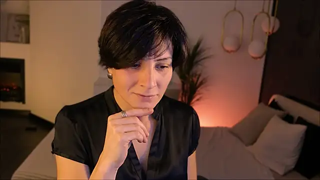 LorenDaze online show from November 25, 2025, 2:06 pm