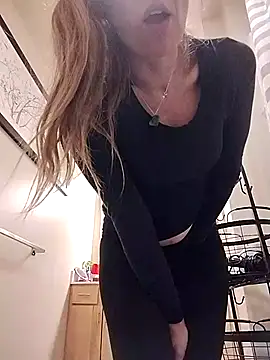 eatmeplease44 online show from February 2, 2026, 11:42 am