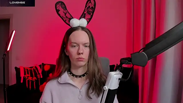 Snapshot of DivineBite chatting on February 3, 2026, 6:02 pm DivineBite online show from February 3, 2026, 6:02 pm