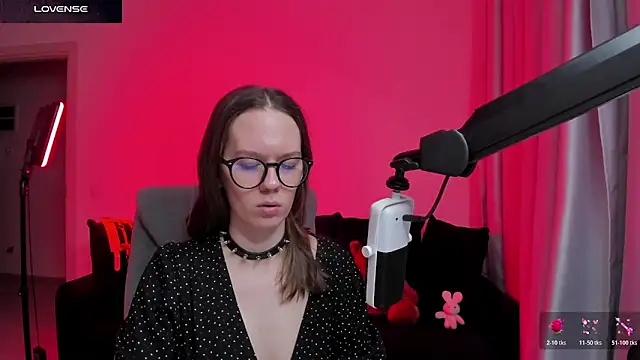 Snapshot of DivineBite chatting on February 10, 2026, 5:50 pm DivineBite online show from February 10, 2026, 5:50 pm