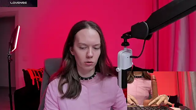 Snapshot of DivineBite chatting on February 13, 2026, 2:24 pm DivineBite online show from February 13, 2026, 2:24 pm