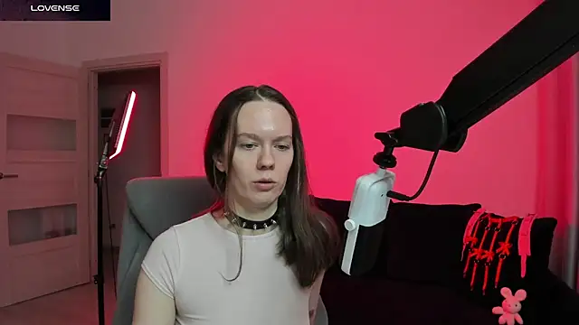 Snapshot of DivineBite chatting on February 17, 2026, 4:35 pm DivineBite online show from February 17, 2026, 4:35 pm