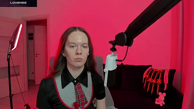 Snapshot of DivineBite chatting on February 19, 2026, 5:31 pm DivineBite online show from February 19, 2026, 5:31 pm