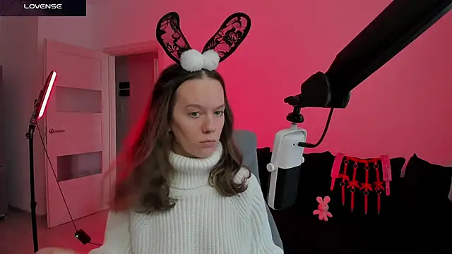 Snapshot of DivineBite chatting on February 21, 2026, 2:07 pm DivineBite online show from February 21, 2026, 2:07 pm