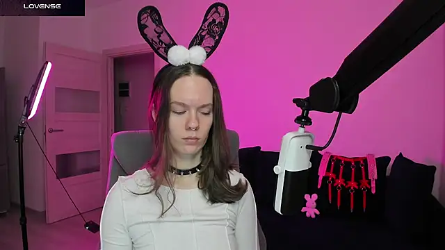 Snapshot of DivineBite chatting on February 23, 2026, 2:36 pm DivineBite online show from February 23, 2026, 2:36 pm