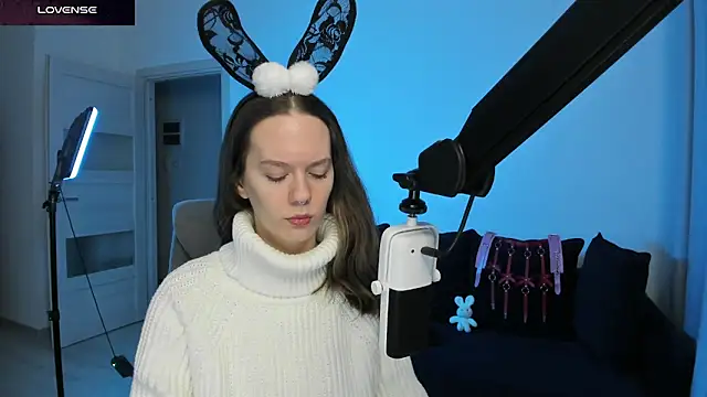 Snapshot of DivineBite chatting on February 24, 2026, 6:06 pm DivineBite online show from February 24, 2026, 6:06 pm