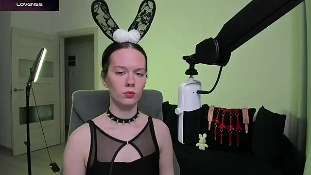 Snapshot of DivineBite chatting on February 28, 2026, 3:02 pm DivineBite online show from February 28, 2026, 3:02 pm