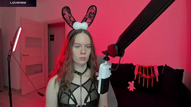 Snapshot of DivineBite chatting on March 3, 2026, 5:30 pm DivineBite online show from March 3, 2026, 5:30 pm