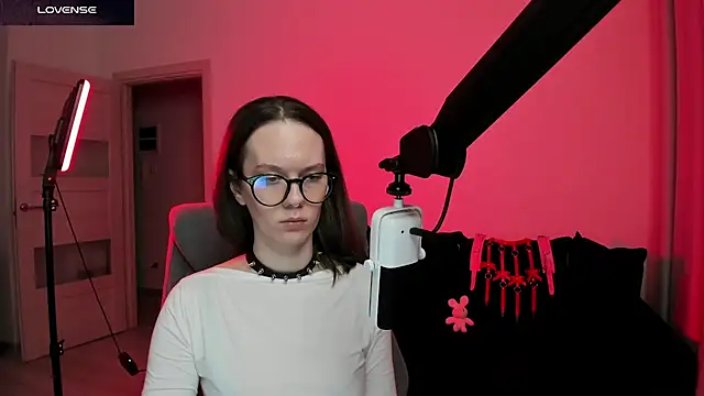 Snapshot of DivineBite chatting on March 6, 2026, 4:36 pm DivineBite online show from March 6, 2026, 4:36 pm