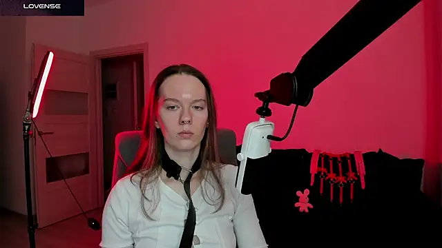 Snapshot of DivineBite chatting on March 7, 2026, 3:53 pm DivineBite online show from March 7, 2026, 3:53 pm