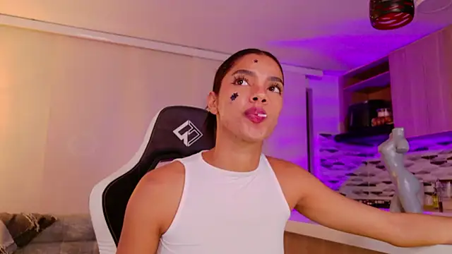 Snapshot of liagirl_cute chatting on February 28, 2026, 4:24 am liagirl cute online show from February 28, 2026, 4:24 am