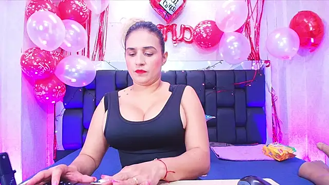  carolina fox online show from February 13, 2025, 3:07 am