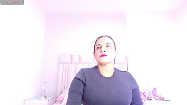  carolina fox online show from November 5, 2025, 3:06 am