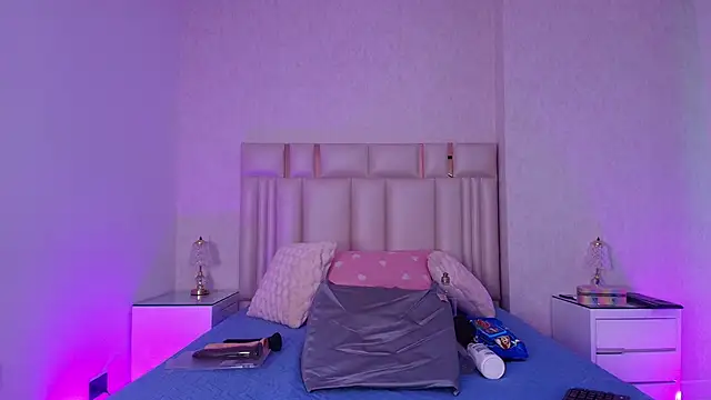  carolina fox online show from April 23, 2026, 3:08 am