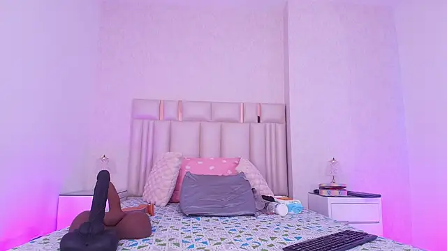  carolina fox online show from May 13, 2026, 3:04 am