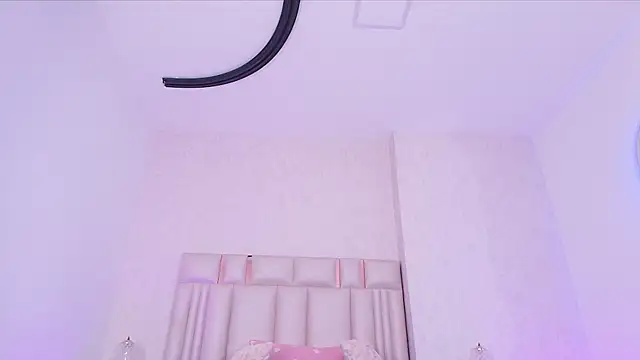  carolina fox online show from May 28, 2026, 3:15 am