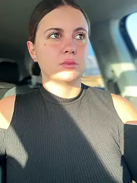 Snapshot of Samantha_official chatting on December 18, 2025, 8:31 am Samantha official online show from December 18, 2025, 8:31 am