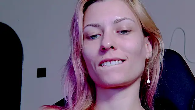 karo123421 online show from October 31, 2025, 8:43 pm