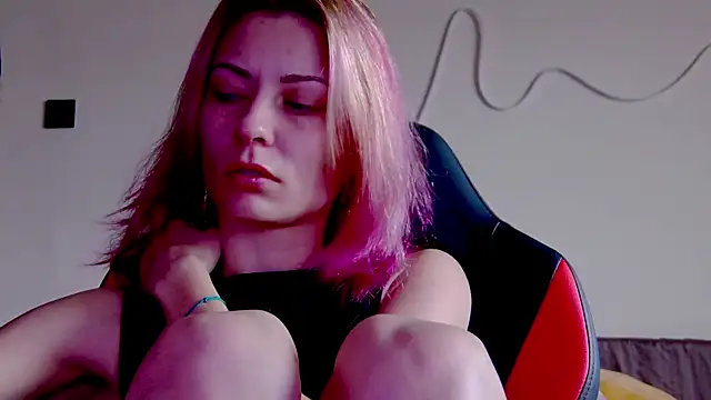 karo123421 online show from November 16, 2025, 8:42 am