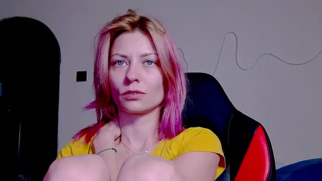 karo123421 online show from November 18, 2025, 9:08 pm