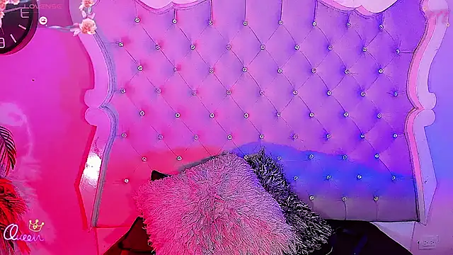 LeyXandrabraz online show from May 19, 2026, 1:56 am