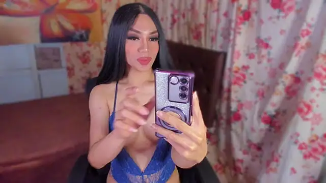 Snapshot of Miss_Lara69 chatting on December 17, 2025, 1:33 am Miss Lara69 online show from December 17, 2025, 1:33 am