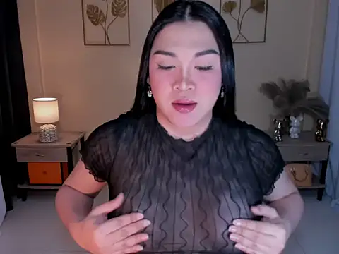 Snapshot of MaxeneCullens chatting on December 20, 2025, 5:25 am MaxeneCullens online show from December 20, 2025, 5:25 am