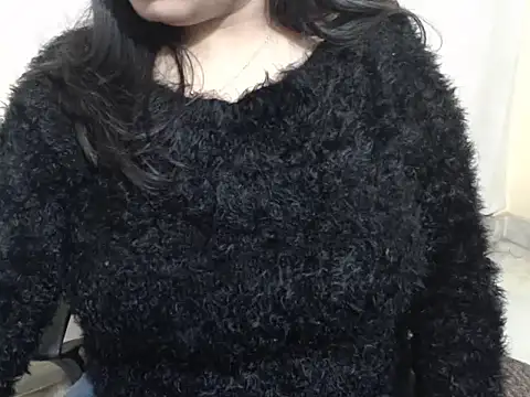 HOT CHILLY online show from December 3, 2025, 6:06 pm