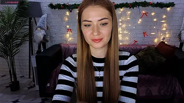 Adelyna Bird online show from December 22, 2024, 10:28 am