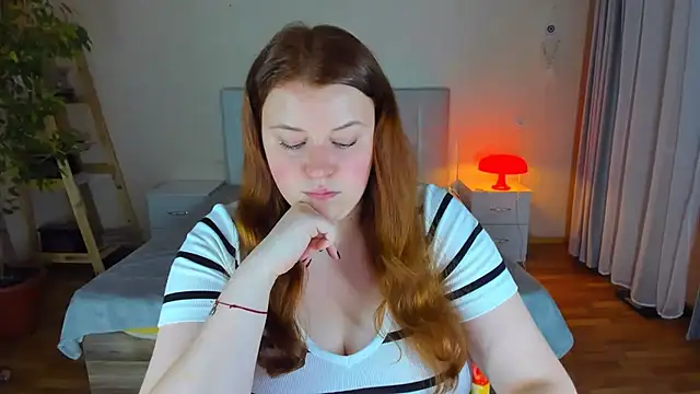 PolinaSalvatore online show from September 10, 2025, 9:04 pm