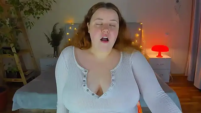 PolinaSalvatore online show from October 31, 2025, 5:03 pm