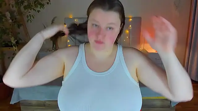 PolinaSalvatore online show from November 16, 2025, 3:50 pm