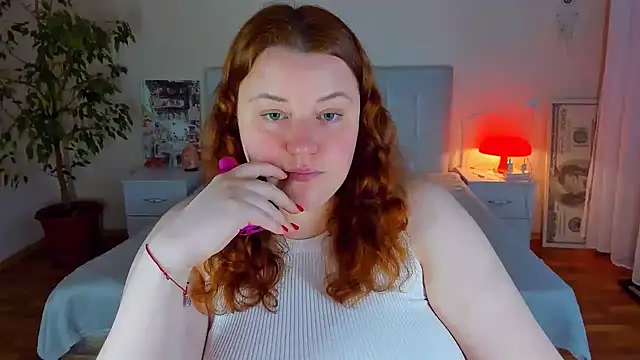 PolinaSalvatore online show from May 11, 2026, 4:04 pm