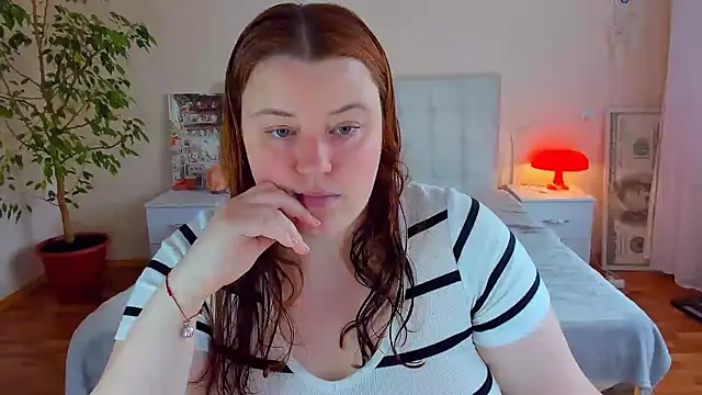 PolinaSalvatore online show from May 19, 2026, 2:45 pm