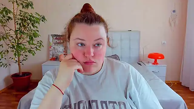 PolinaSalvatore online show from May 25, 2026, 12:44 pm