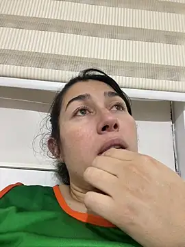 andreaisis2 online show from February 6, 2025, 3:48 am