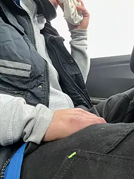 simoninside25 online show from December 16, 2025, 12:32 pm