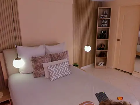 EricaCopola online show from October 1, 2025, 2:28 am