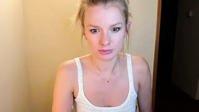 Snapshot of Annloveyou chatting on January 4, 2025, 10:24 pm Annloveyou online show from January 4, 2025, 10:24 pm