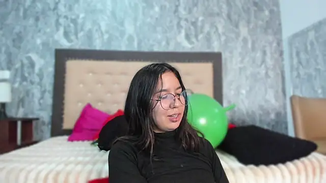 Lia sarahi online show from March 6, 2025, 11:14 am