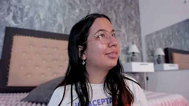 Lia sarahi online show from October 5, 2025, 11:41 am