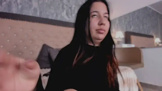 Lia sarahi online show from November 9, 2025, 12:03 pm