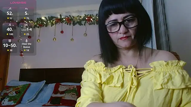 Snapshot of ISABEEL_SOFIA01 chatting on December 17, 2025, 10:21 am ISABEEL SOFIA01 online show from December 17, 2025, 10:21 am