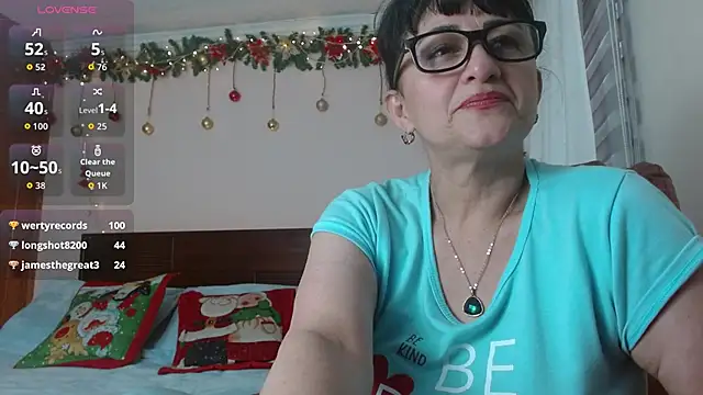 Snapshot of ISABEEL_SOFIA01 chatting on December 17, 2025, 10:27 pm ISABEEL SOFIA01 online show from December 17, 2025, 10:27 pm